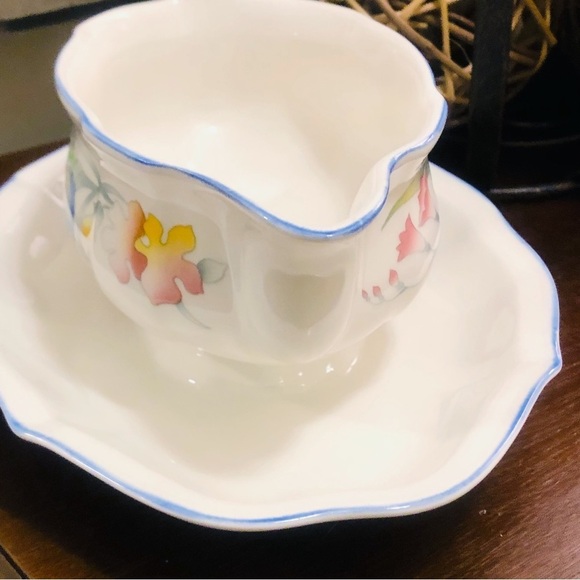 Villeroy & Boch Riviera Gravy/Sauce Boat With Attached Base Plate - Picture 6 of 9